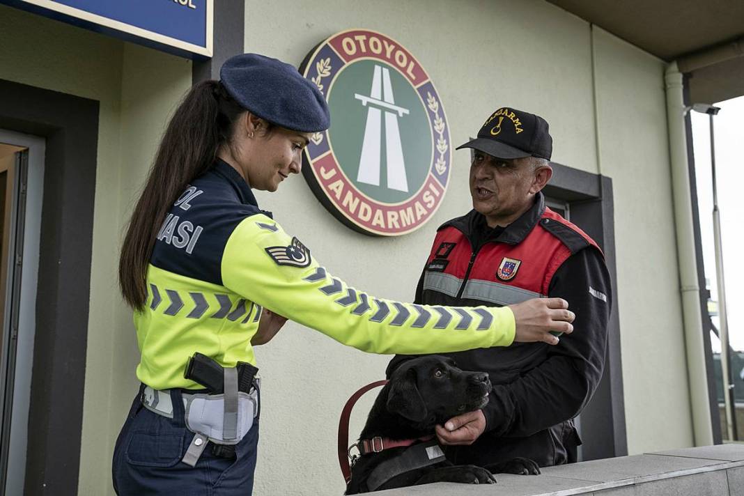 Modern radar sistemleri otoyollarda uçanı kaçanı anında tespit ediyor! 4 kademeli lazerlerle sürekli tarama yapılıyor 8